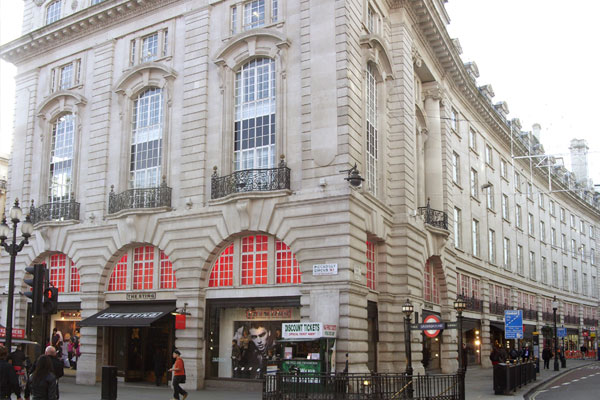1 Piccadilly Circus – The-Sting